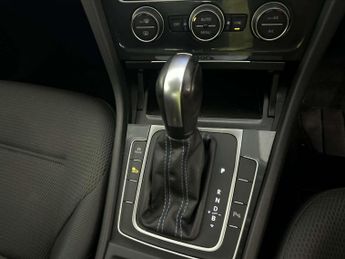 Volkswagen e-Golf 35.8kWh e-Golf Auto 5dr