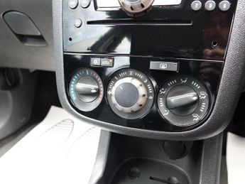 Vauxhall Corsa 1.2i 16v Design Hatchback 5dr Petrol Manual (a/c) (139 g/km, 79 