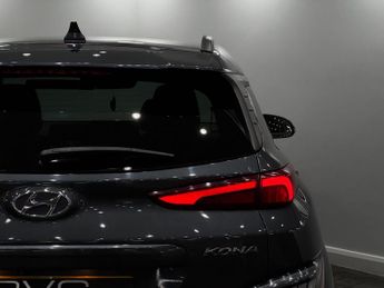 Hyundai KONA 64kWh Premium Auto 5dr (10.5kW Charger)