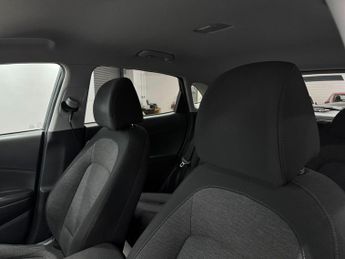 Hyundai KONA 64kWh Premium Auto 5dr (10.5kW Charger)