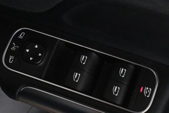 Mercedes-Benz EQA EQA 350 66.5kWh AMG Line Auto 4MATIC 5dr
