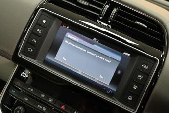 JAGUAR XE 2.0d Portfolio Saloon 4dr Diesel Auto Euro 6 (s/s) (180 ps) +FRE