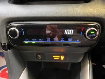 Toyota Yaris 1.5 VVT-h Icon E-CVT Euro 6 (s/s) 5dr