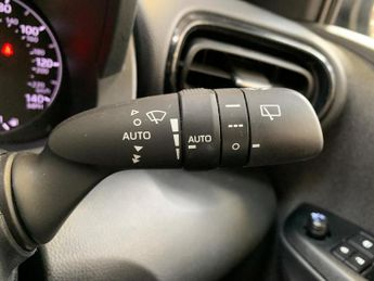Toyota Yaris 1.5 VVT-h Icon E-CVT Euro 6 (s/s) 5dr