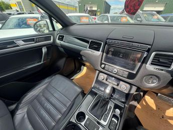 Volkswagen Touareg 3.0 TDI V6 BlueMotion Tech R-Line Tiptronic 4WD Euro 6 (s/s) 5dr
