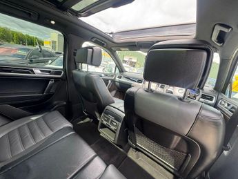 Volkswagen Touareg 3.0 TDI V6 BlueMotion Tech R-Line Tiptronic 4WD Euro 6 (s/s) 5dr