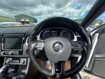 Volkswagen Touareg 3.0 TDI V6 BlueMotion Tech R-Line Tiptronic 4WD Euro 6 (s/s) 5dr
