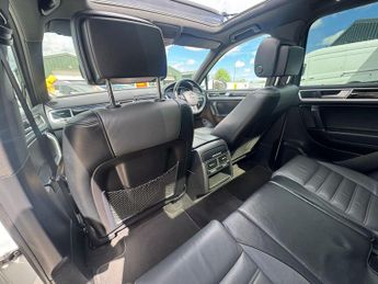 Volkswagen Touareg 3.0 TDI V6 BlueMotion Tech R-Line Tiptronic 4WD Euro 6 (s/s) 5dr