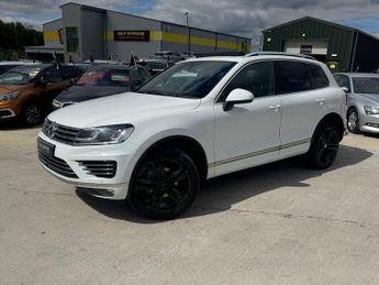 Volkswagen Touareg 3.0 TDI V6 BlueMotion Tech R-Line Tiptronic 4WD Euro 6 (s/s) 5dr