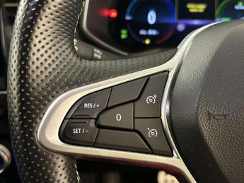 Renault Clio 1.6 E-TECH E-Tech engineered Hatchback 5dr Petrol Hybrid Auto Eu
