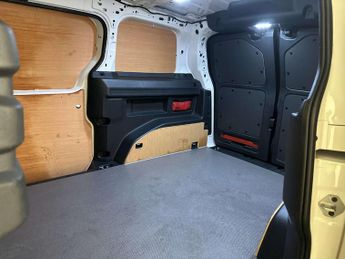 Volkswagen ID. Buzz Cargo Pro 77kWh Commerce Plus Panel Van 5dr Electric Auto (204 ps)