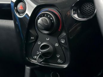 Toyota AYGO 1.0 VVT-i x-cite x-shift Euro 6 5dr