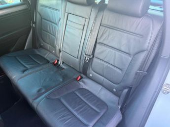 Volkswagen Touareg 3.0 TDI V6 BlueMotion Tech R-Line Tiptronic 4WD Euro 6 (s/s) 5dr