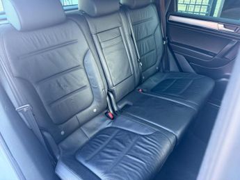 Volkswagen Touareg 3.0 TDI V6 BlueMotion Tech R-Line Tiptronic 4WD Euro 6 (s/s) 5dr