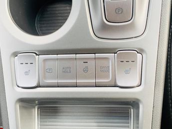 Hyundai KONA 64kWh Premium Auto 5dr (10.5kW Charger)