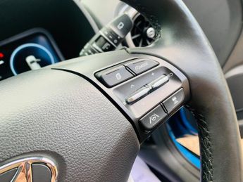 Hyundai KONA 64kWh Premium Auto 5dr (10.5kW Charger)