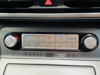 Hyundai KONA 64kWh Premium Auto 5dr (10.5kW Charger)