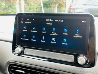 Hyundai KONA 64kWh Premium Auto 5dr (10.5kW Charger)
