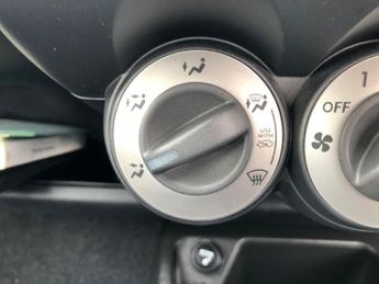 Honda Jazz 1.4 i-DSI SE CVT-7 5dr