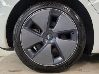 Tesla Model 3 (Dual Motor) Long Range Auto 4WDE 4dr