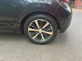 Peugeot 208 1.2 PureTech XS Lime Euro 6 5dr