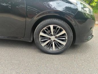 Peugeot 208 1.2 PureTech XS Lime Euro 6 5dr