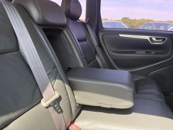 Volvo V70 2.4 SE 5dr