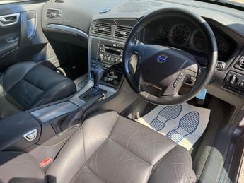 Volvo V70 2.4 SE 5dr