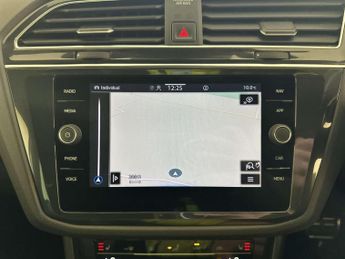Volkswagen Tiguan 1.5 TSI R-Line SUV 5dr Petrol DSG Euro 6 (s/s) (150 ps)