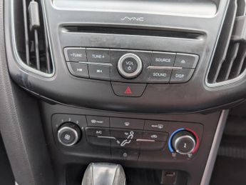 Ford Focus 1.0T EcoBoost Zetec Auto Euro 6 (s/s) 5dr