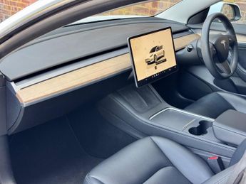 Tesla Model 3 Standard Range Plus Auto RWD 4dr