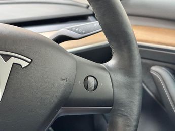 Tesla Model 3 Standard Range Plus Auto RWD 4dr