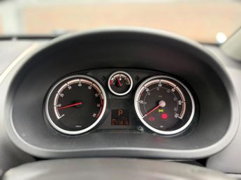 Vauxhall Corsa 1.4i 16v Club 5dr