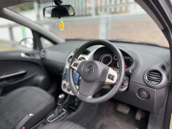 Vauxhall Corsa 1.4i 16v Club 5dr