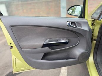 Vauxhall Corsa 1.4i 16v Club 5dr