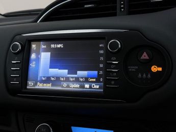 Toyota Yaris 1.5 VVT-h Icon Tech E-CVT Euro 6 (s/s) 5dr