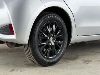 Toyota Yaris 1.5 VVT-h Icon Tech E-CVT Euro 6 (s/s) 5dr