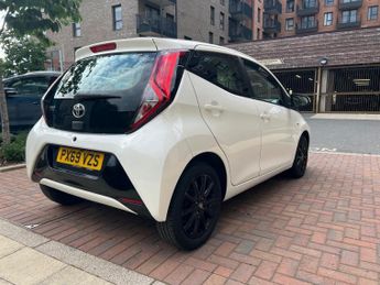 Toyota AYGO 1.0 VVT-i x-play x-shift Euro 6 5dr