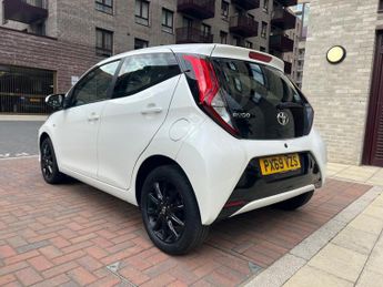 Toyota AYGO 1.0 VVT-i x-play x-shift Euro 6 5dr