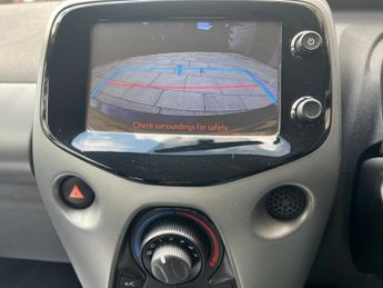Toyota AYGO 1.0 VVT-i x-play x-shift Euro 6 5dr
