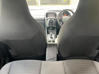 Toyota AYGO 1.0 VVT-i x-play x-shift Euro 6 5dr