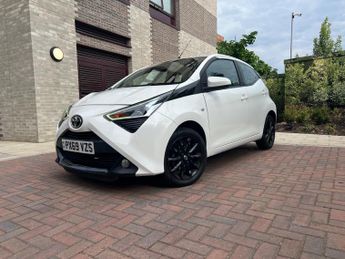 Toyota AYGO 1.0 VVT-i x-play x-shift Euro 6 5dr