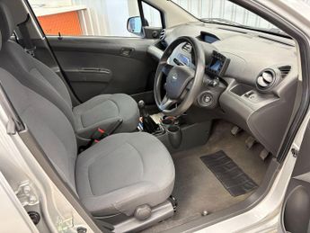 Chevrolet Spark 1.0i + Hatchback 5dr Petrol Manual Euro 5 (68 ps)