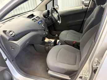 Chevrolet Spark 1.0i + Hatchback 5dr Petrol Manual Euro 5 (68 ps)