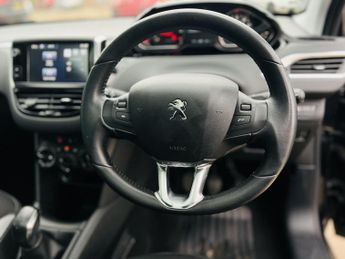 Peugeot 208 1.2 VTi Style Euro 5 5dr