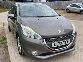 Peugeot 208 1.2 VTi Allure Euro 5 5dr