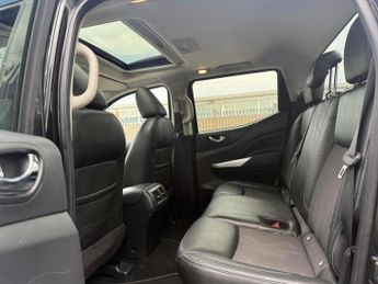 Nissan Navara 2.3 dCi N-Guard Auto 4WD Euro 6 4dr