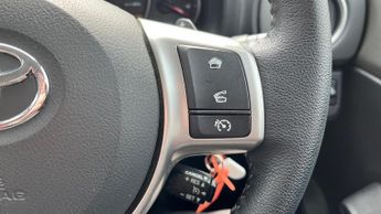 Toyota Yaris 1.33 Dual VVT-i Icon Plus Multidrive S Euro 5 5dr
