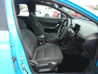 MG MG4 64kWh SE Long Range Auto 5dr
