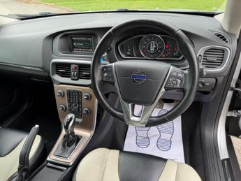 Volvo V40 Cross Country 2.0 D2 Lux Auto Euro 6 (s/s) 5dr